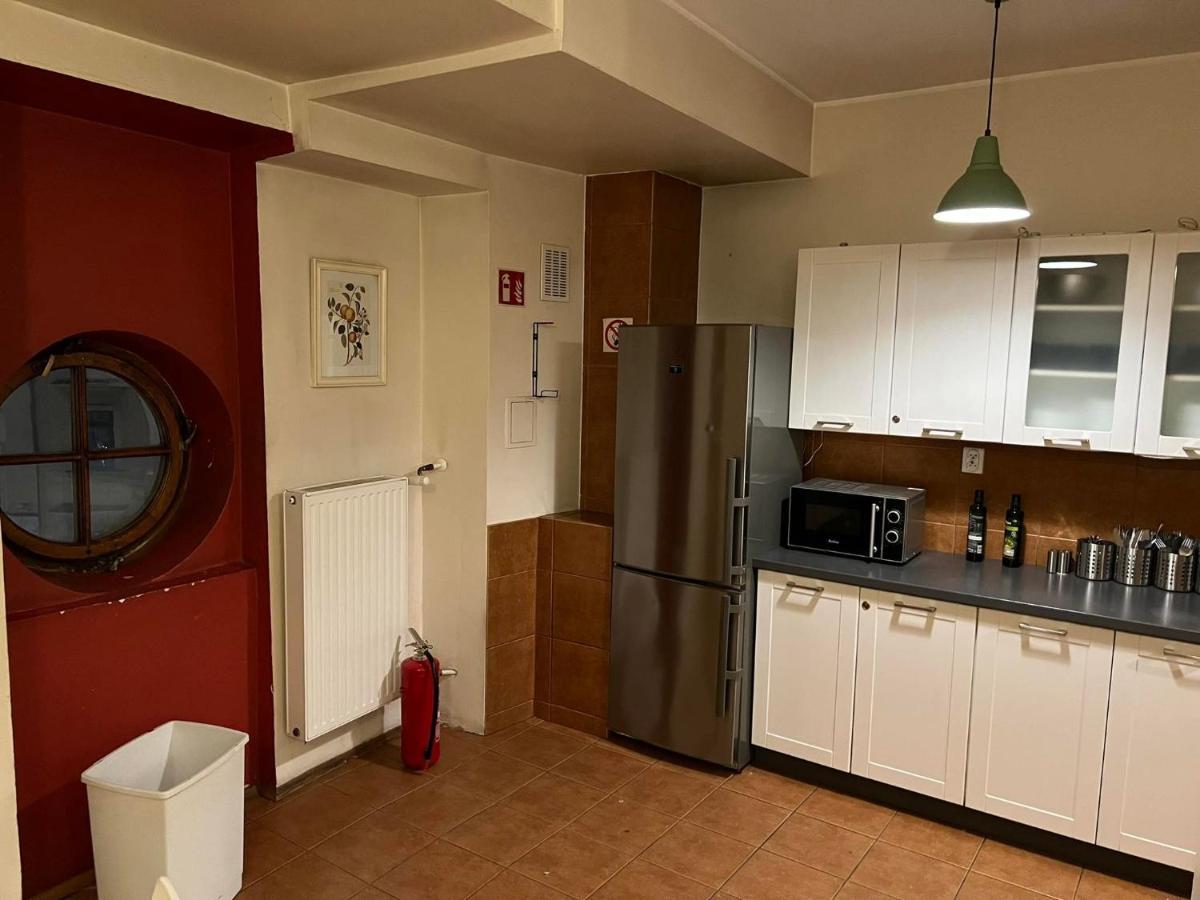 50 People Bis Apartment Krakau Buitenkant foto