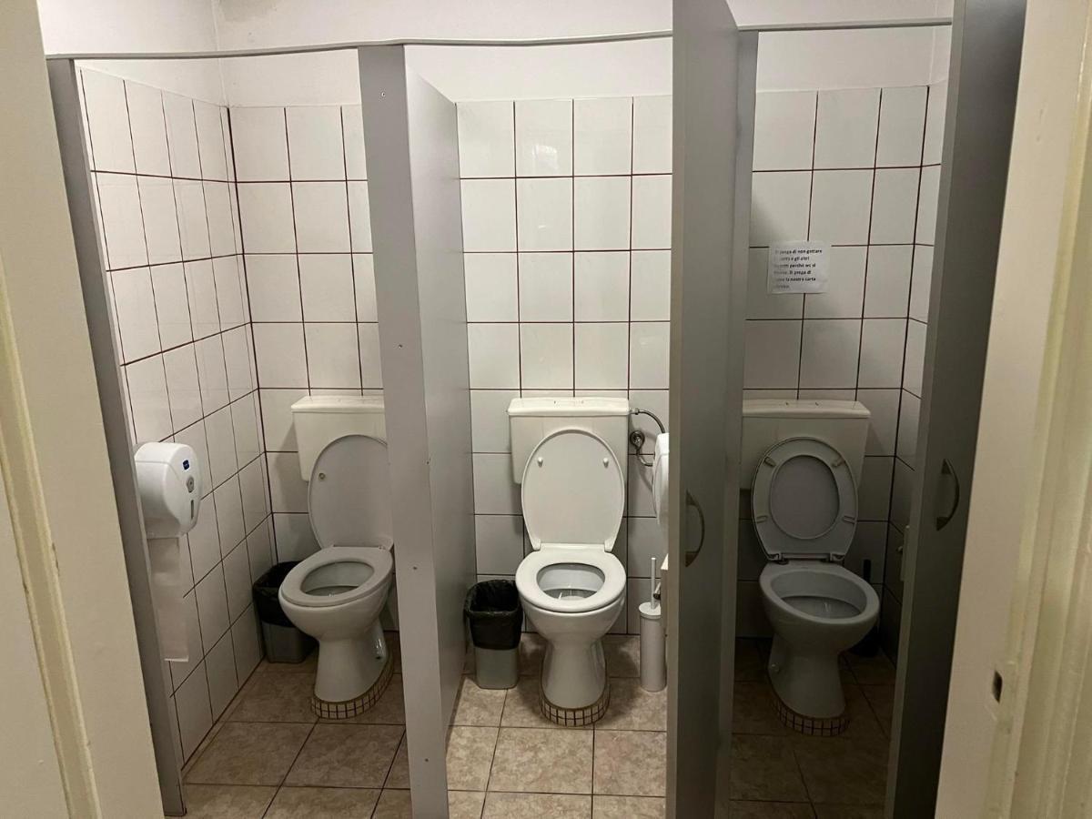 50 People Bis Apartment Krakau Buitenkant foto
